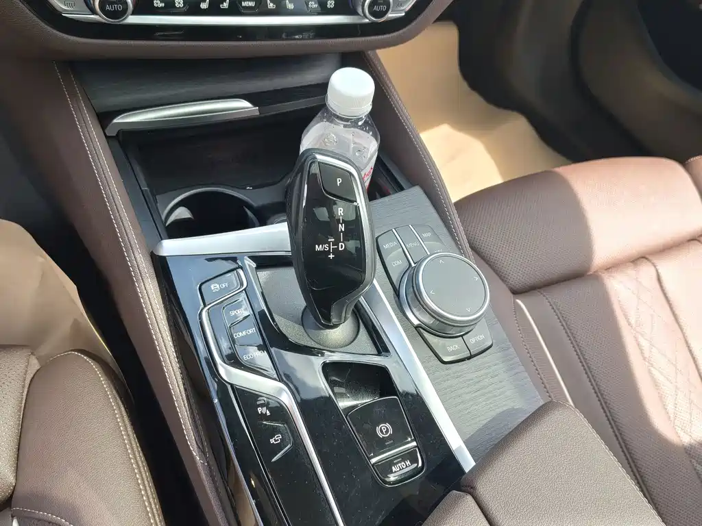 BMW 5 Series — миниатюра 14