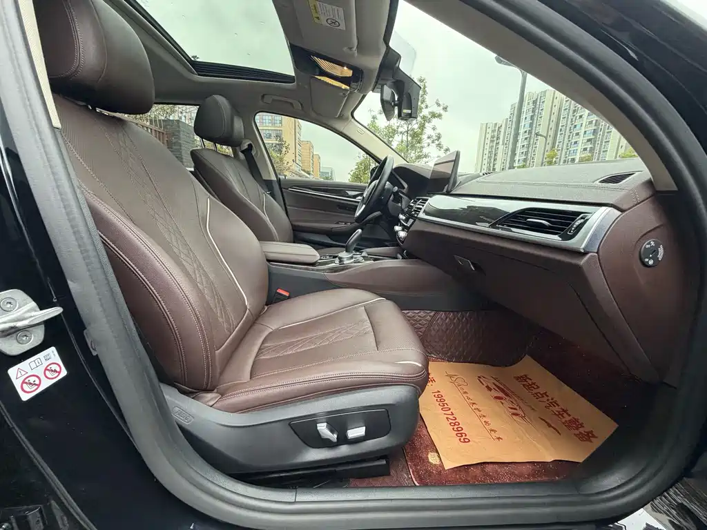 BMW 5 Series — миниатюра 8
