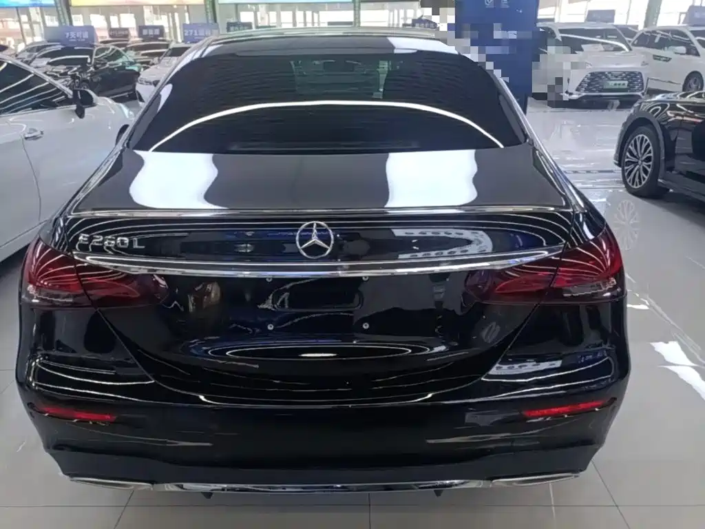 Mercedes-Benz E-Class — миниатюра 6