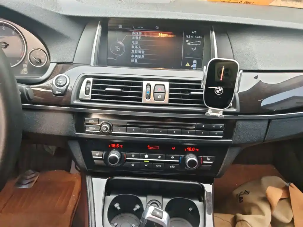 BMW 5 Series — миниатюра 13