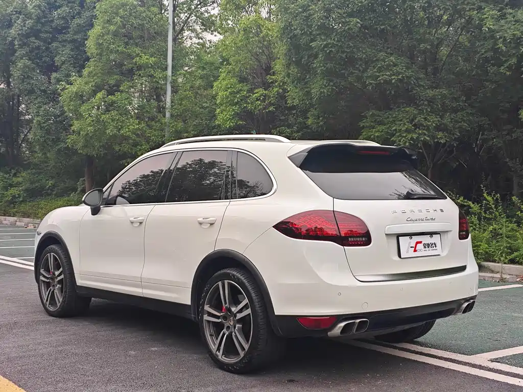 Porsche Cayenne — миниатюра 6