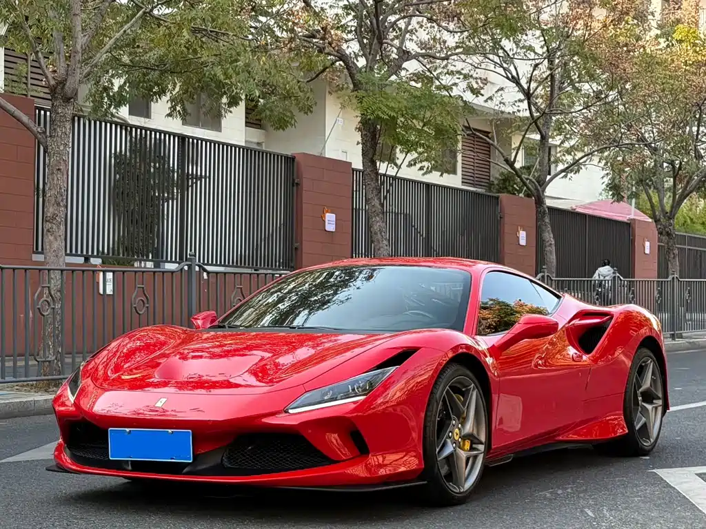 FERRARI F8