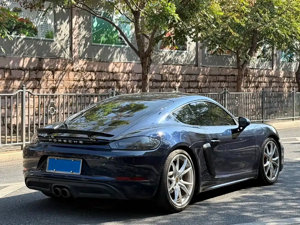 PORSCHE 718