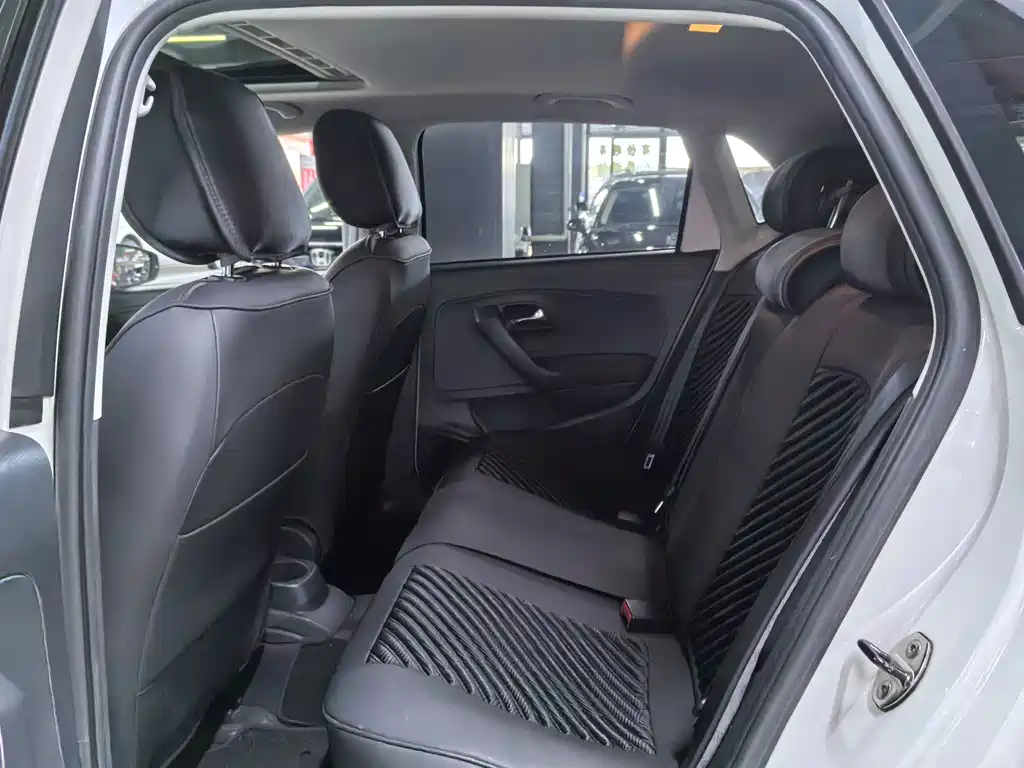 Volkswagen Polo — миниатюра 8