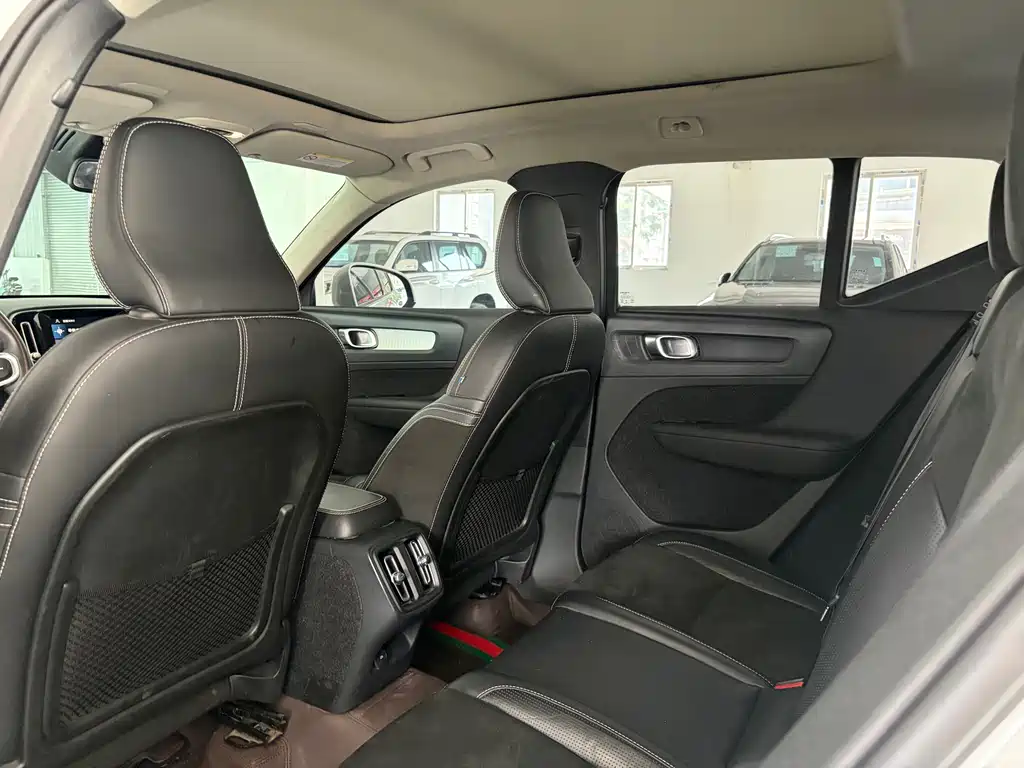 Volvo XC40 — миниатюра 8