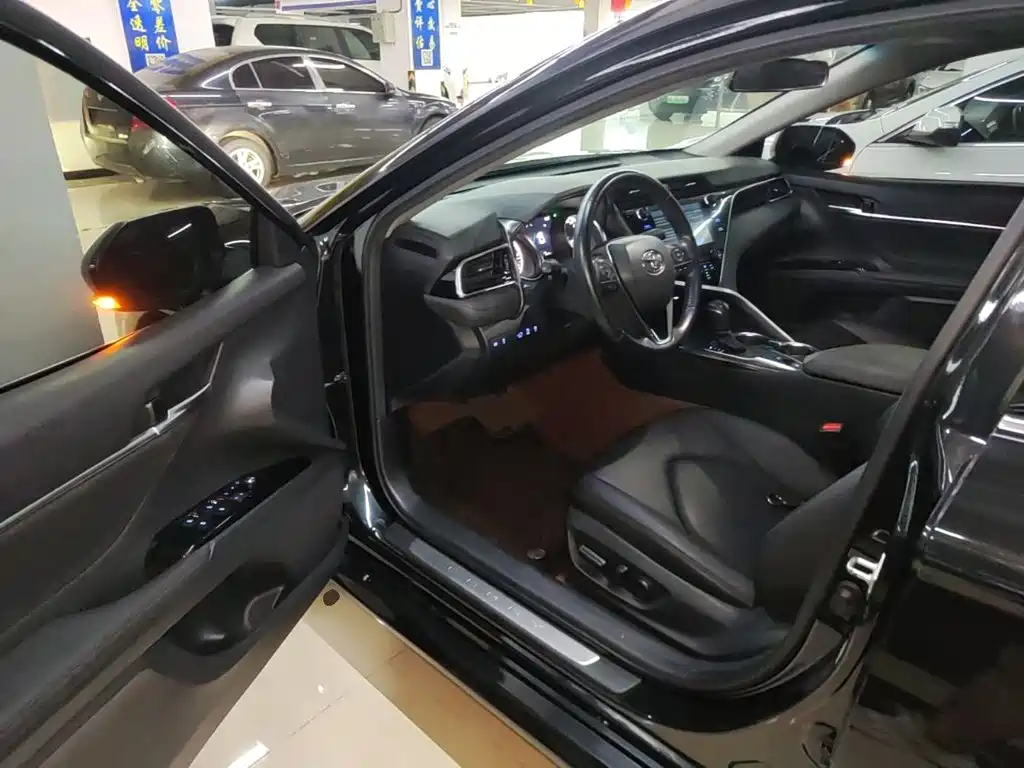 Toyota Camry — миниатюра 16