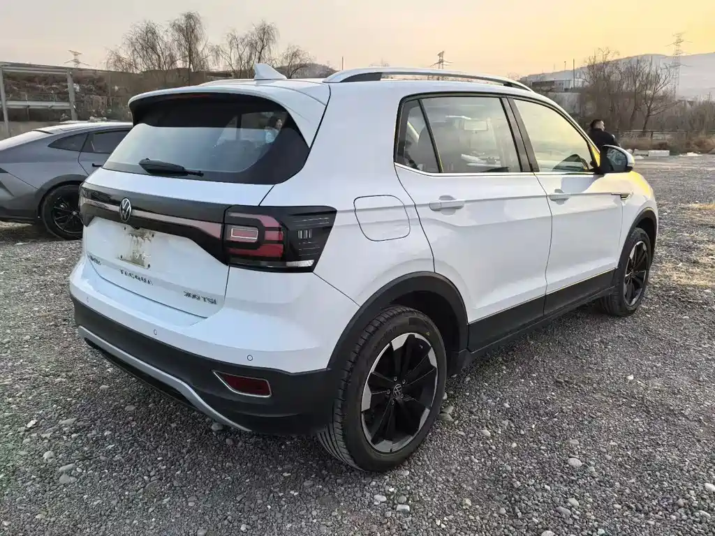 VOLKSWAGEN EXPLORING THE SHADOW