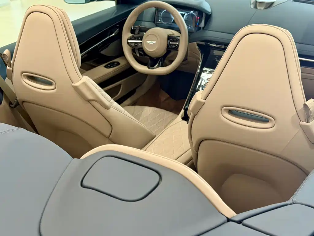 Aston Martin DB12 — миниатюра 6