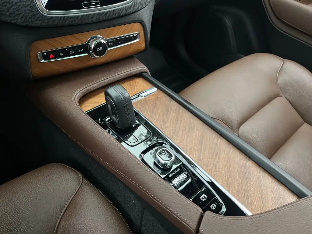 Volvo XC90 — миниатюра 11