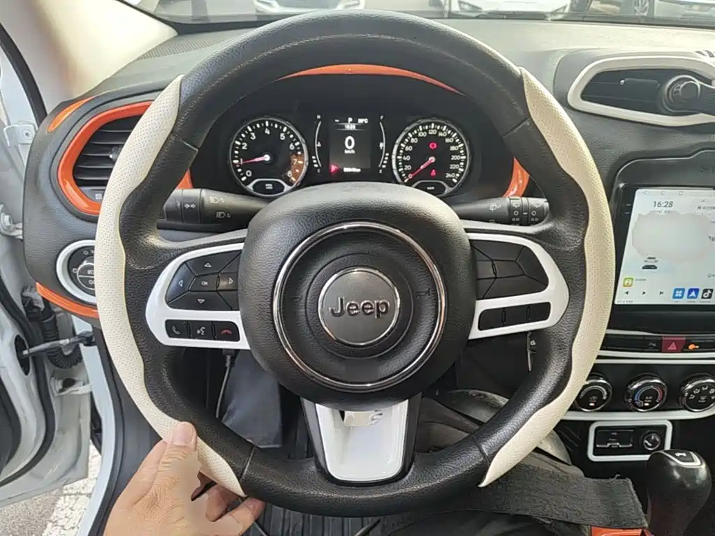 Jeep Renegade — миниатюра 11