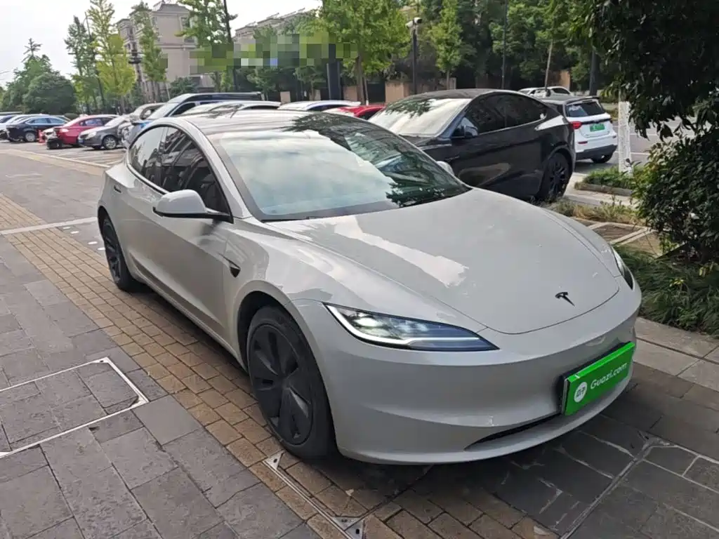 Tesla Model 3 — миниатюра 4