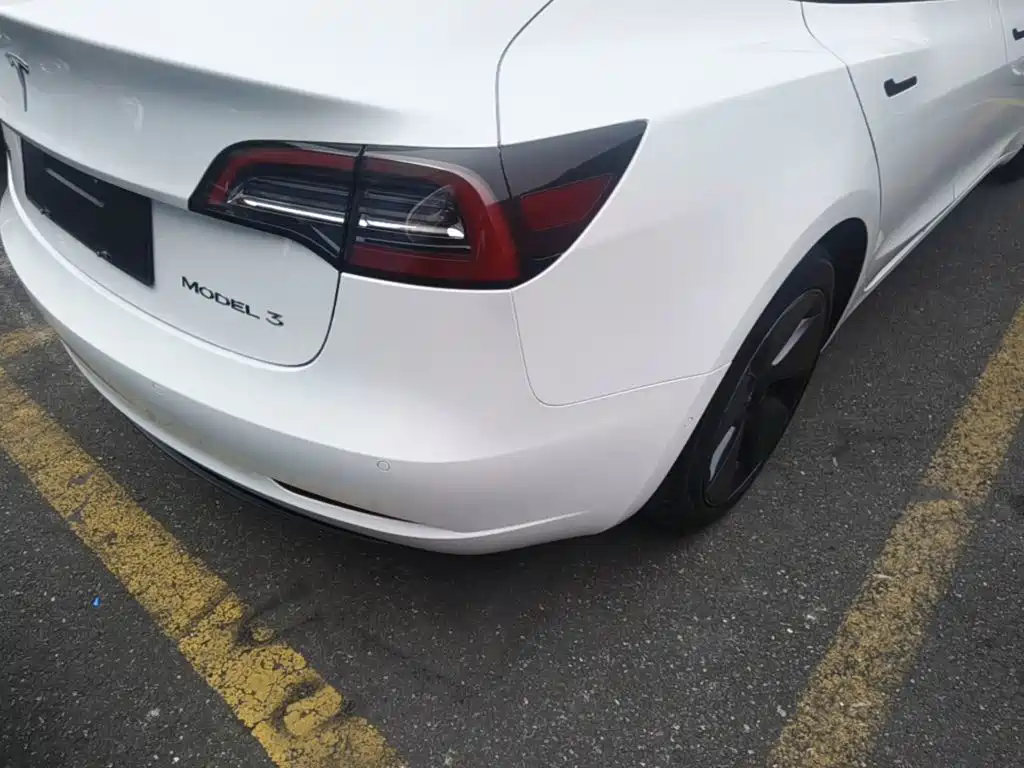 Tesla Model 3 — миниатюра 8