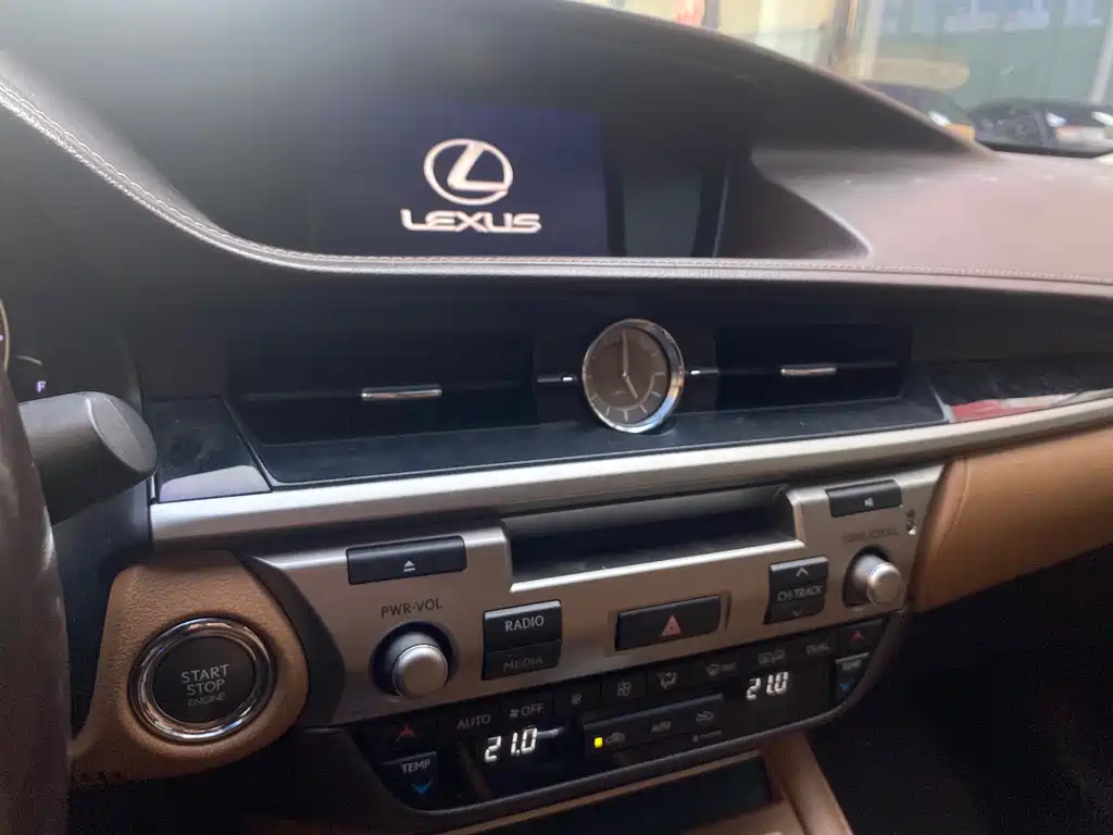 Lexus ES — миниатюра 14
