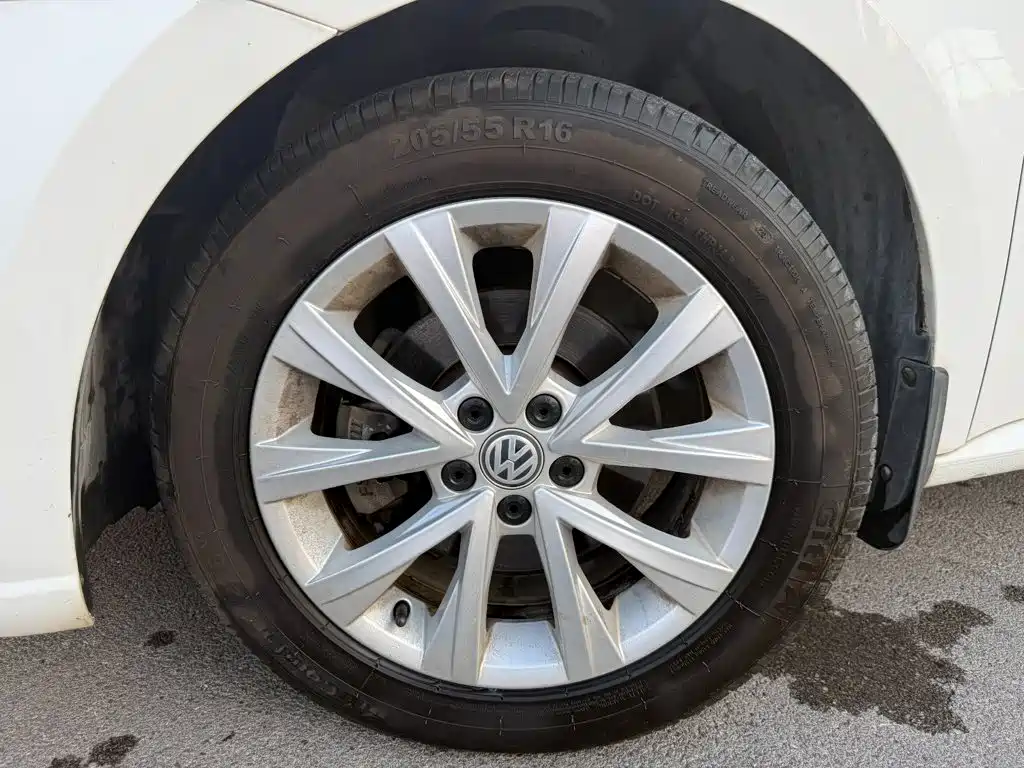 Volkswagen Lavida — миниатюра 5