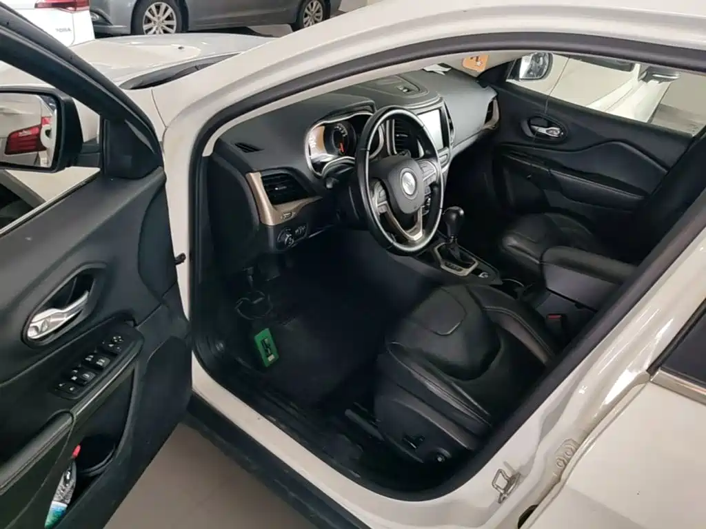Jeep Cherokee — миниатюра 16