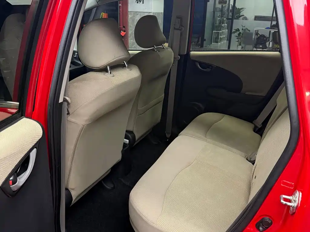 Honda Fit — миниатюра 8