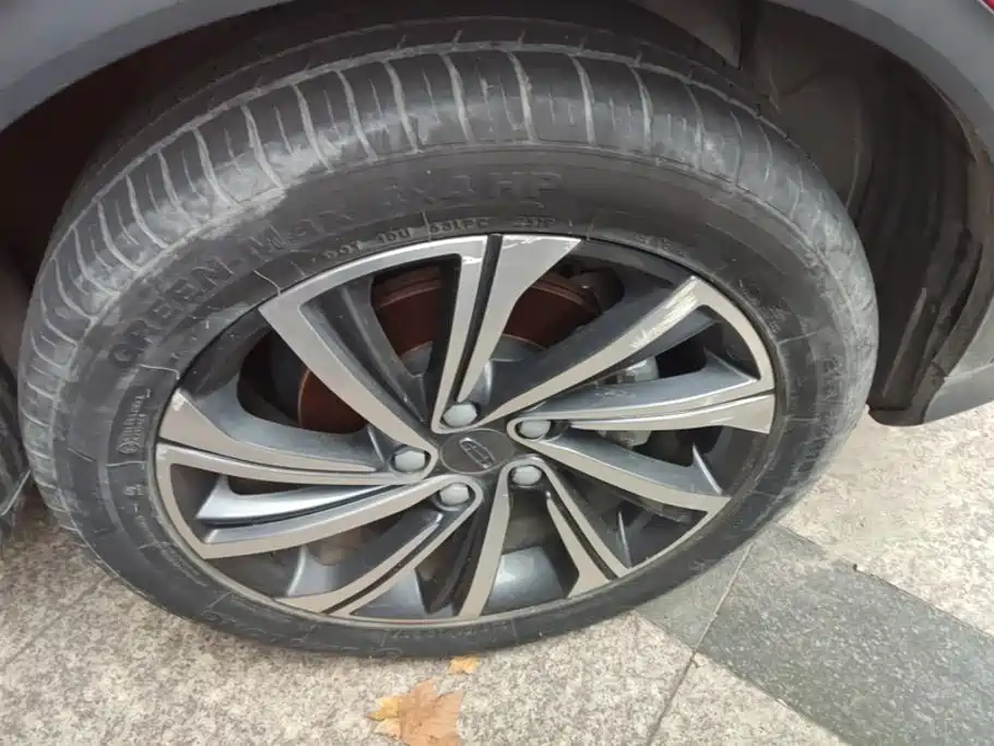 Geely Binyue — миниатюра 6