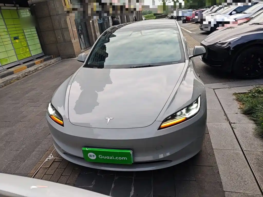 Tesla Model 3 — миниатюра 3