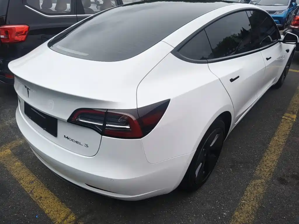 Tesla Model 3 — миниатюра 7