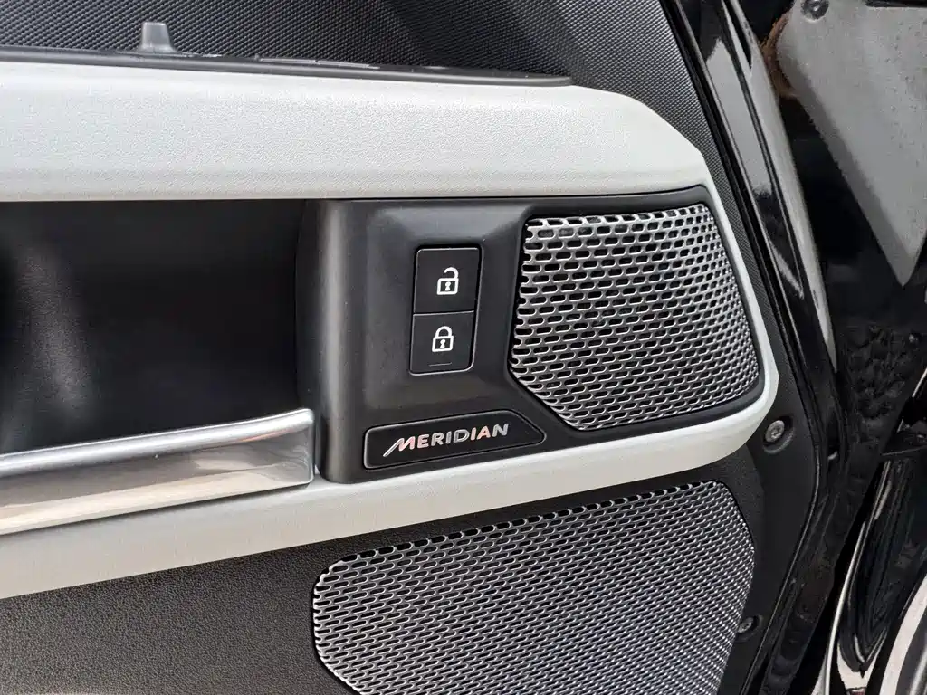 Land Rover Defender — миниатюра 16