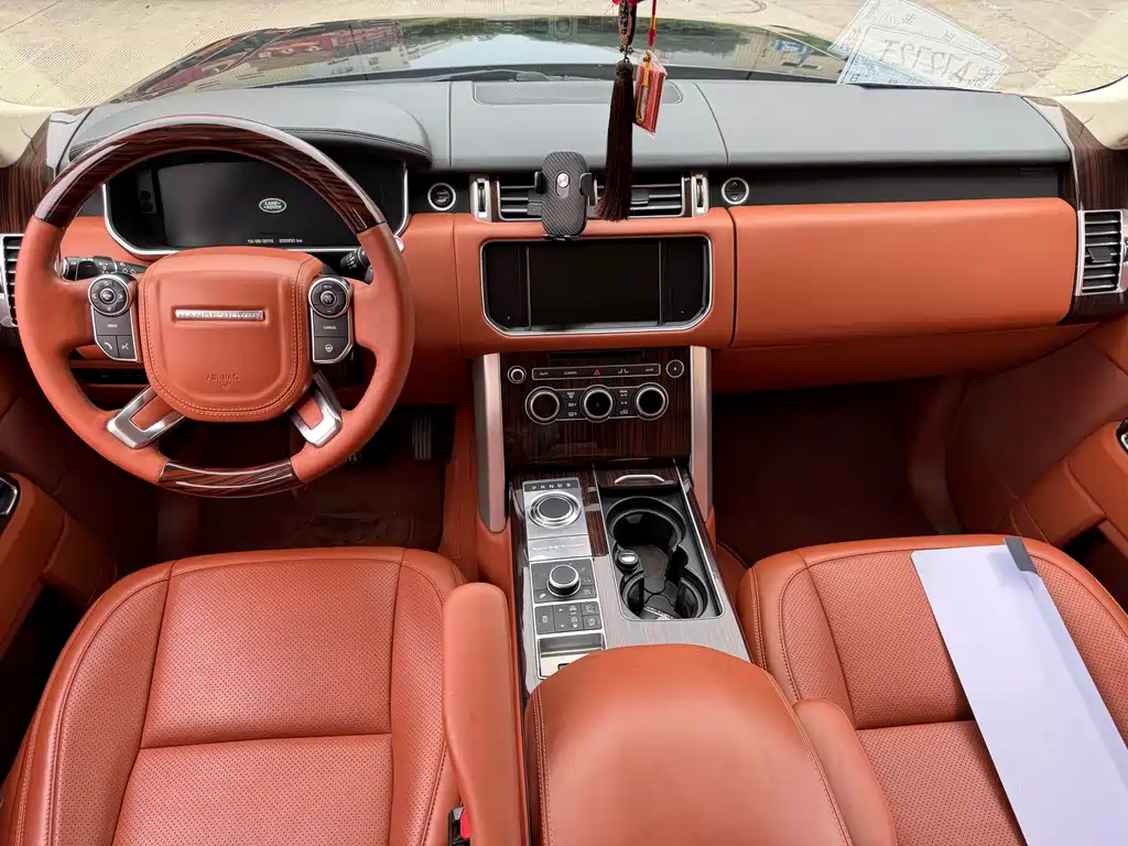 Land Rover Range Rover — миниатюра 10