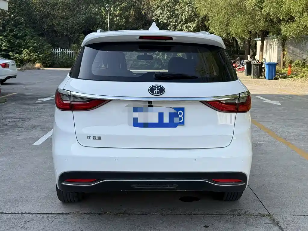 BYD MAX — миниатюра 9