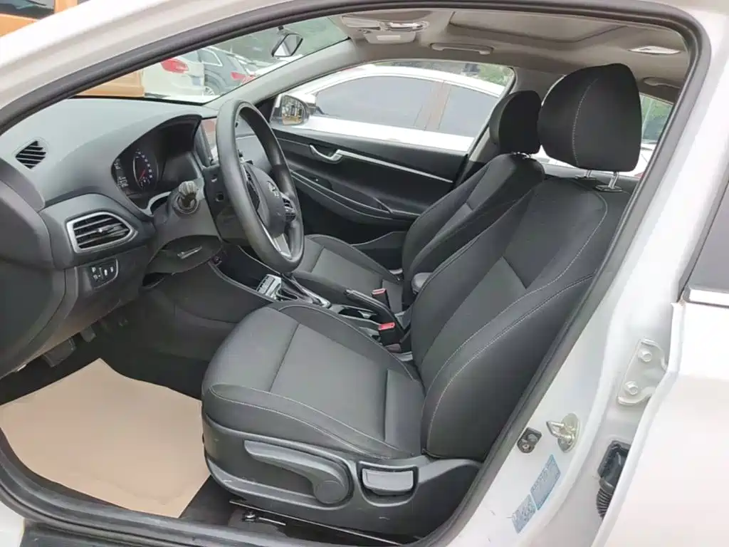 Hyundai Elantra — миниатюра 15