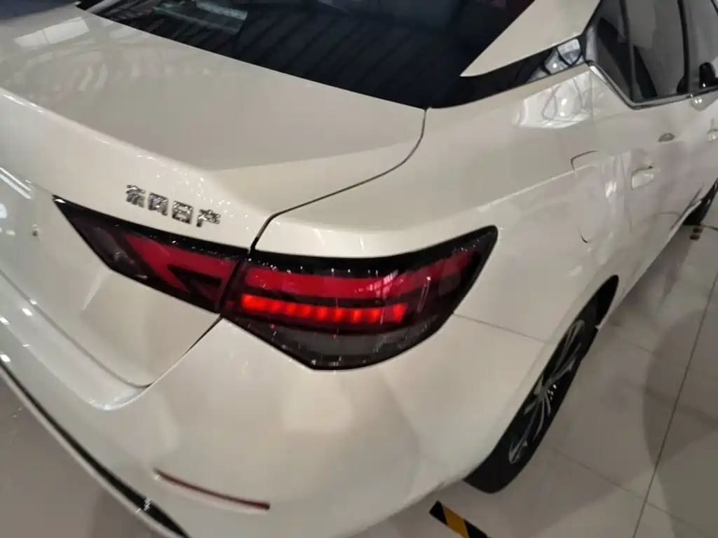 Nissan Sylphy — миниатюра 8