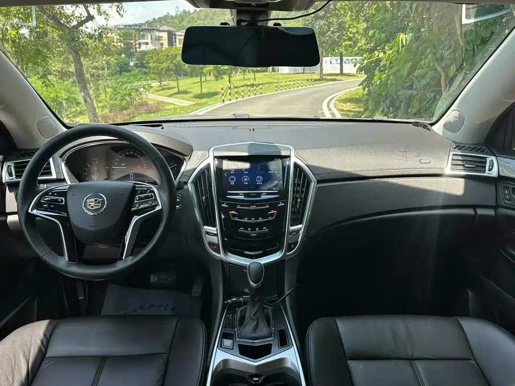 Cadillac SRX — миниатюра 5