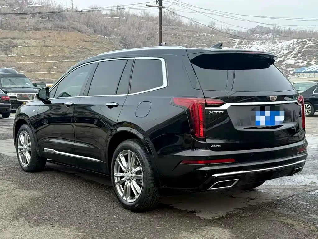 CADILLAC XT6