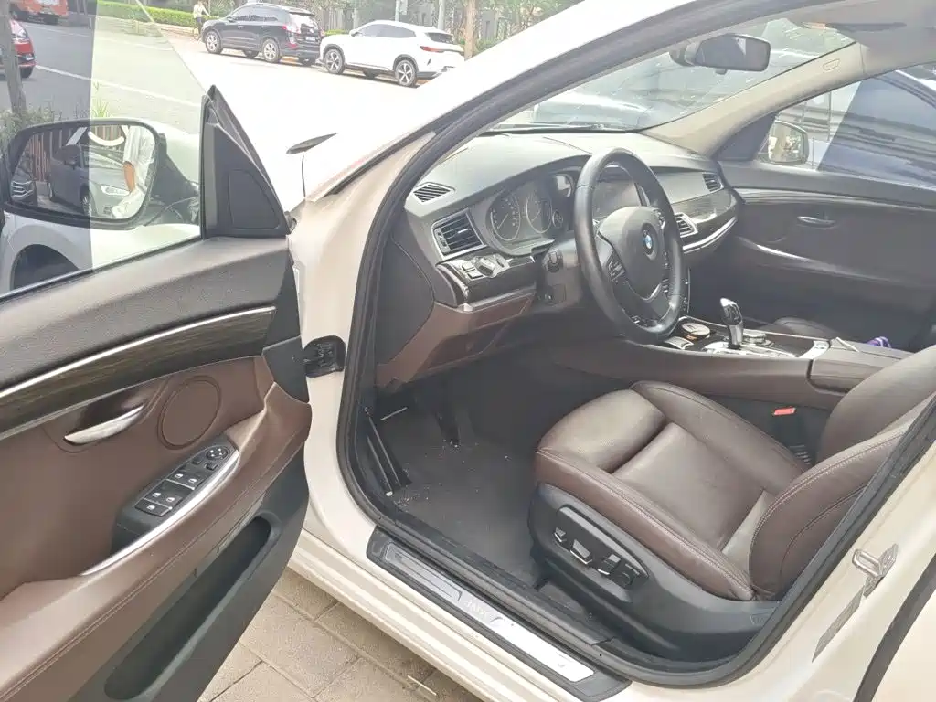 BMW 5 Series GT — миниатюра 14
