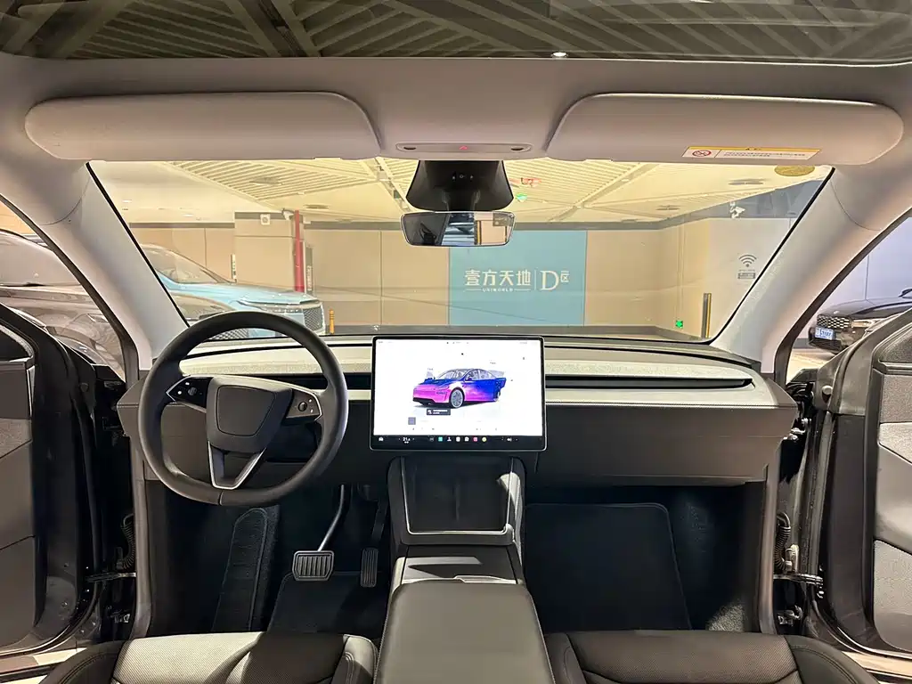 Tesla Model Y — миниатюра 10