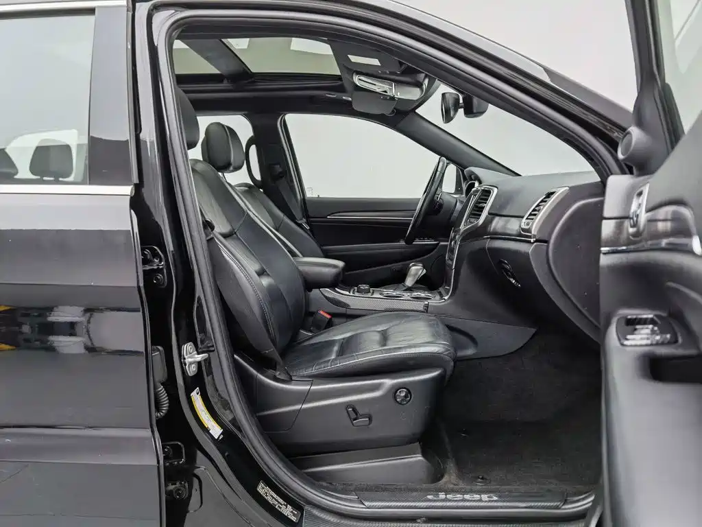 Jeep Grand Cherokee (Import) — миниатюра 23