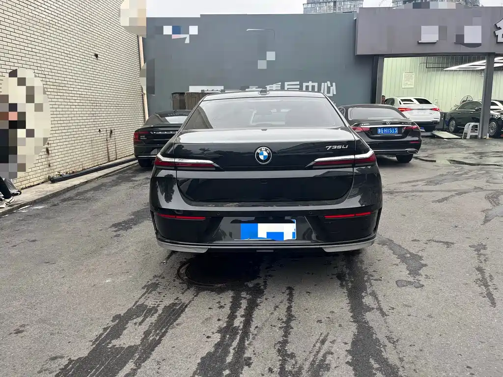 BMW 7 Series — миниатюра 11