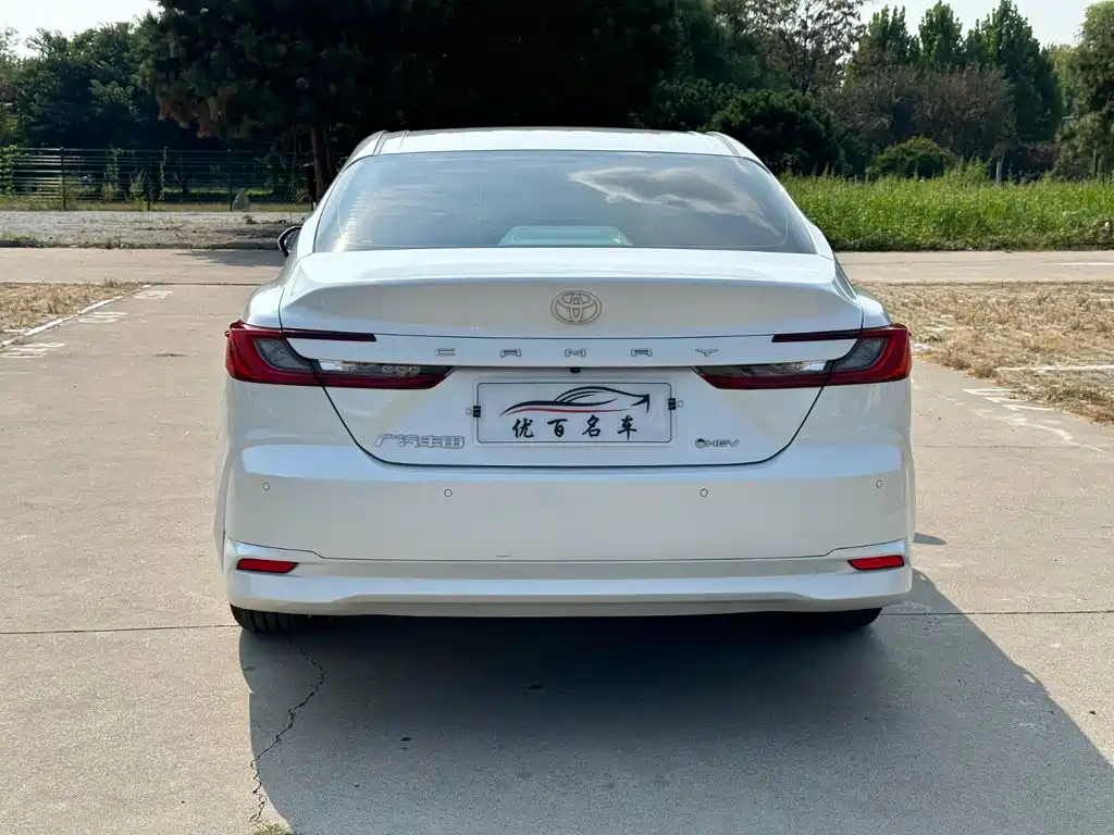 Toyota Camry — миниатюра 5