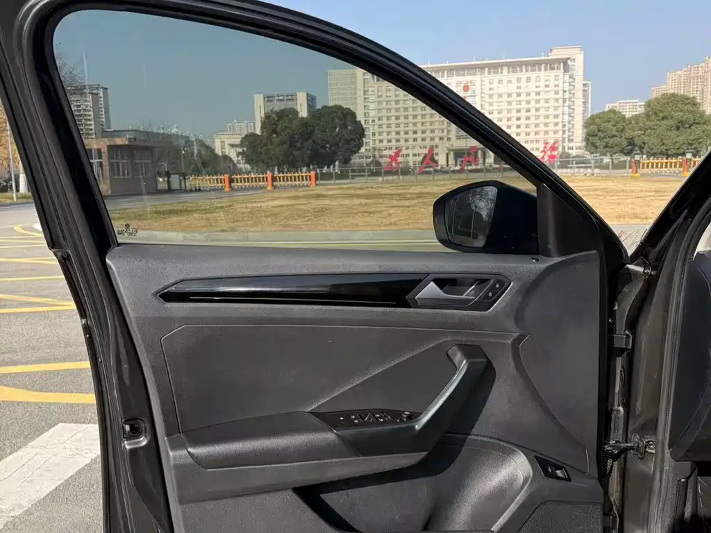 VOLKSWAGEN T ROC EXPLORING SONGS