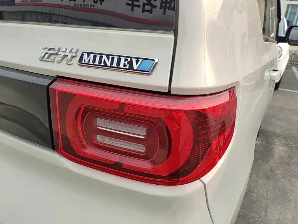 Wuling MINIEV — миниатюра 8