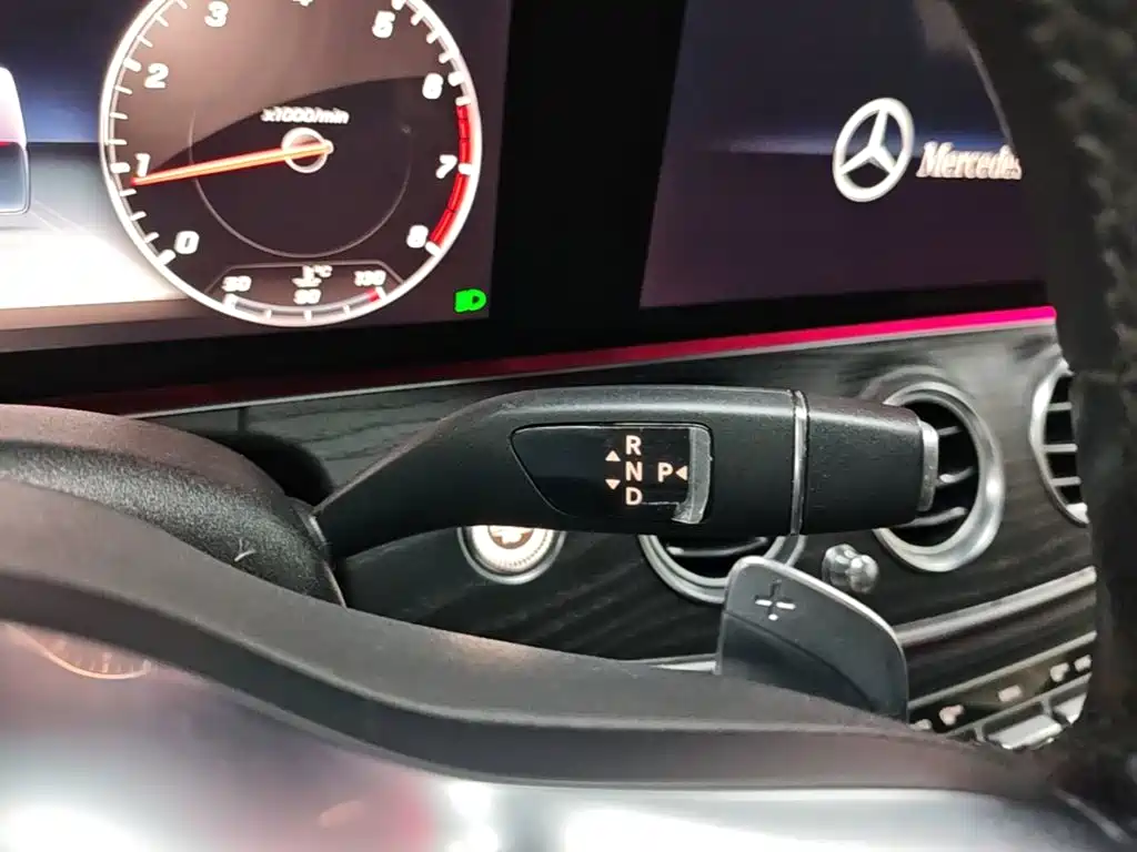 Mercedes-Benz E-Class — миниатюра 14