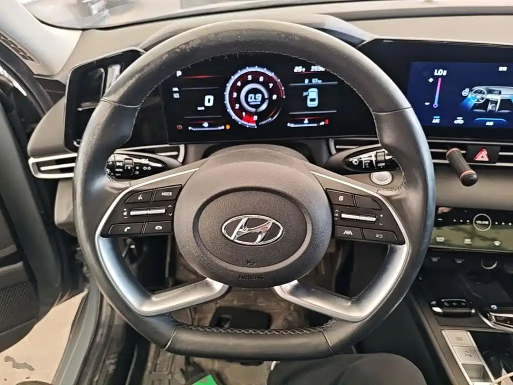Hyundai Elantra — миниатюра 11