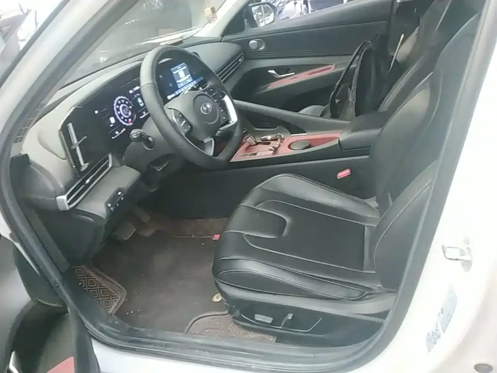 Hyundai Elantra — миниатюра 15