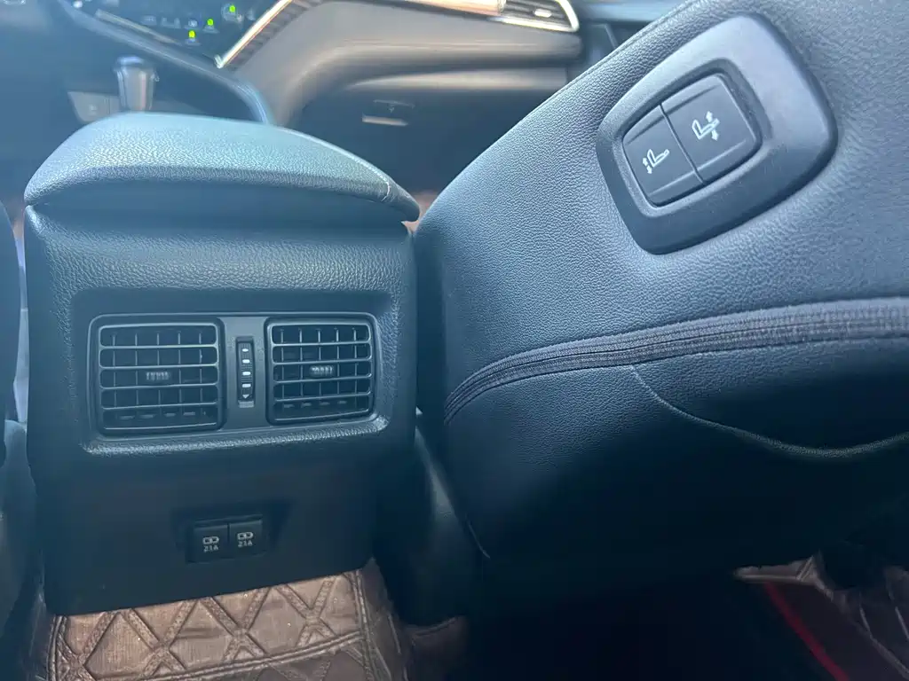 Toyota Camry — миниатюра 17