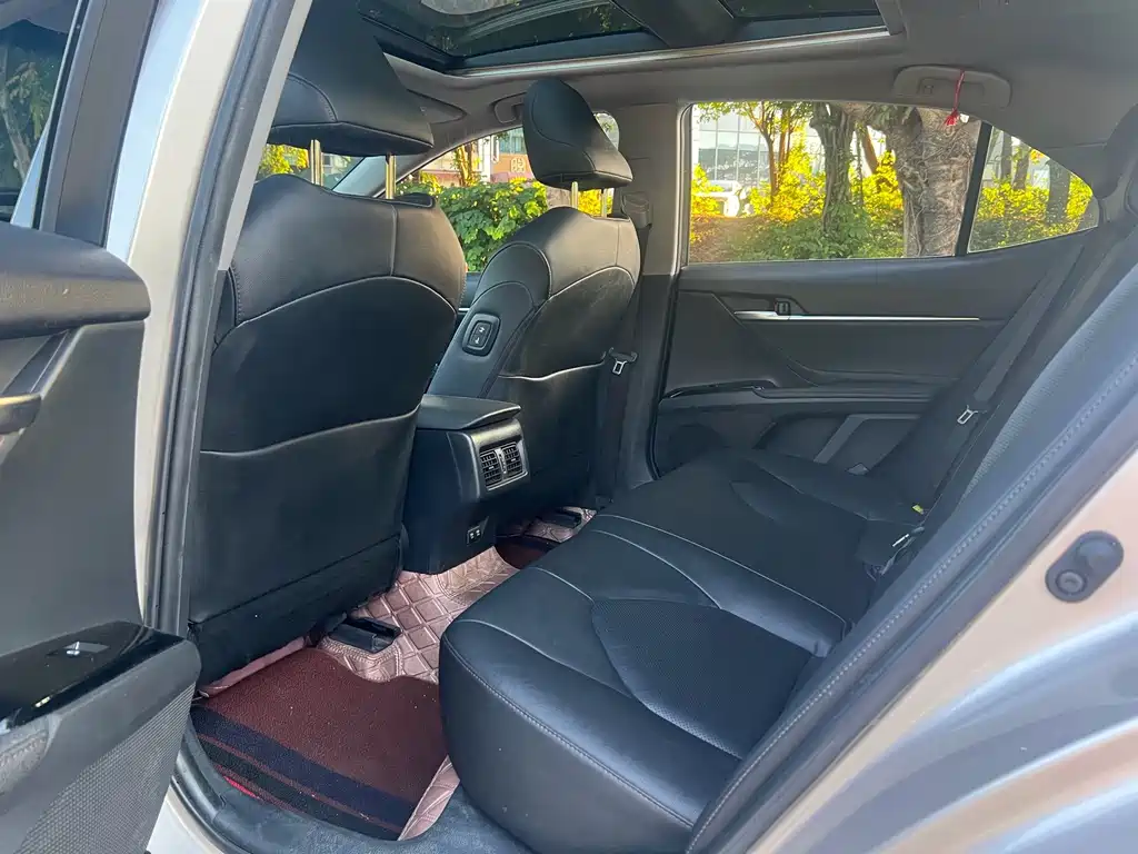 Toyota Camry — миниатюра 19