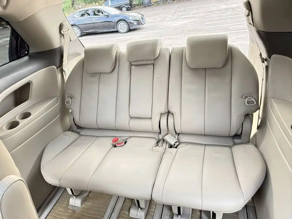 Toyota Previa — миниатюра 8