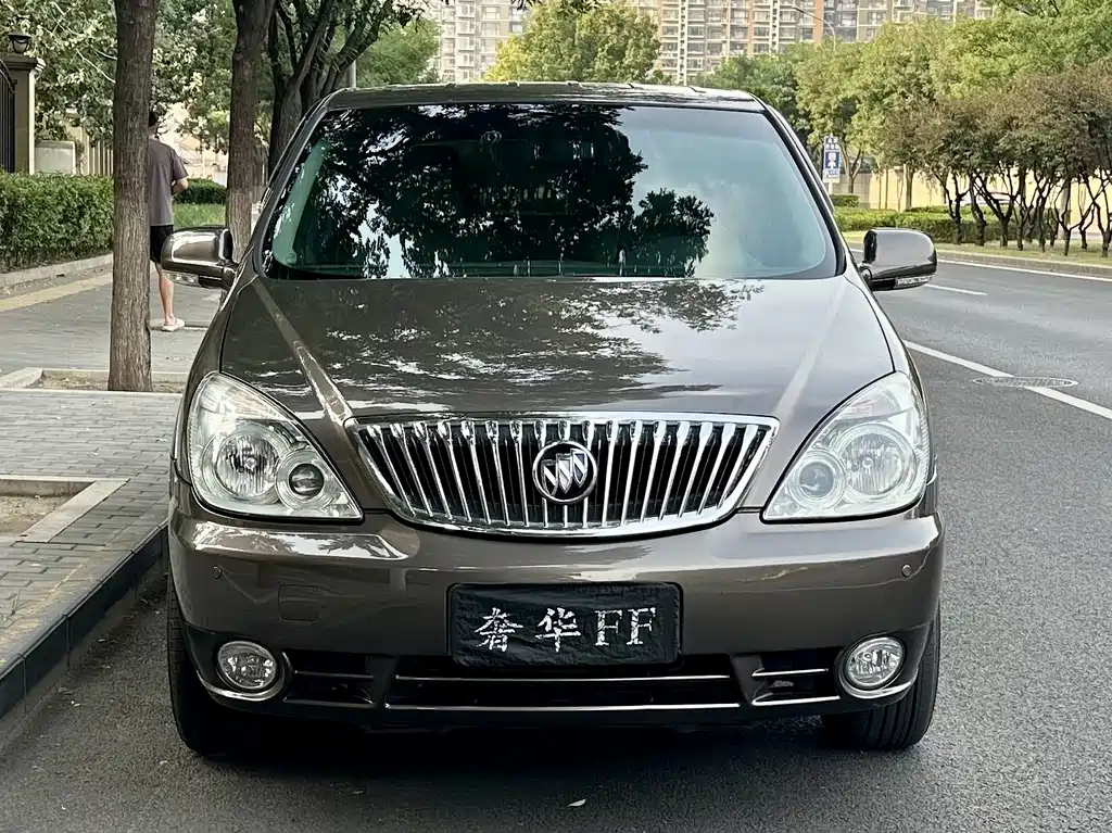 Buick GL8 — миниатюра 2