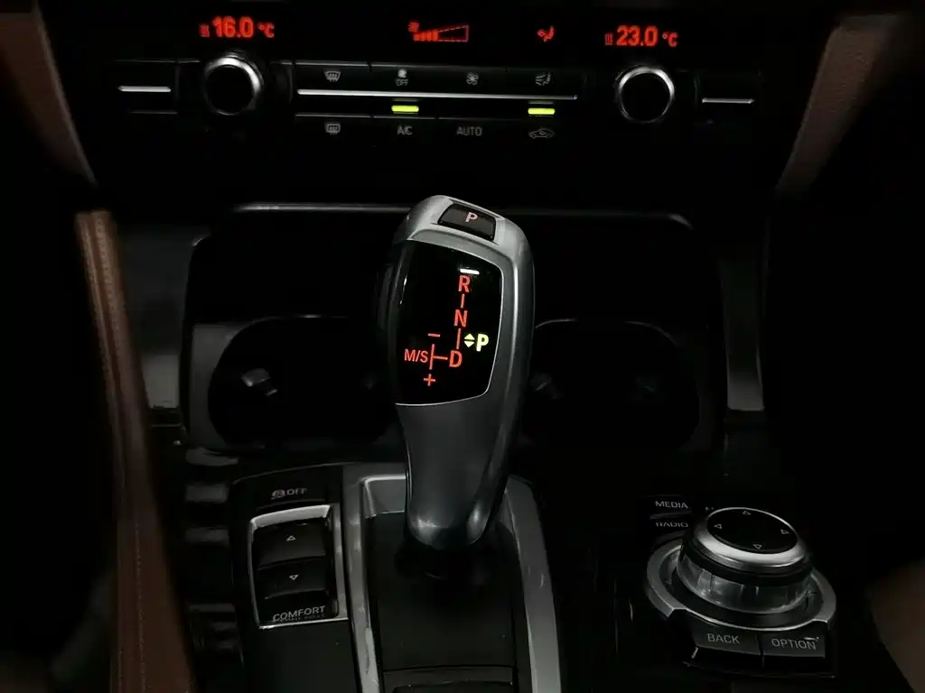 BMW 5 Series (Import) — миниатюра 13