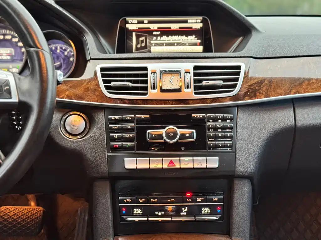 Mercedes-Benz E-Class — миниатюра 17