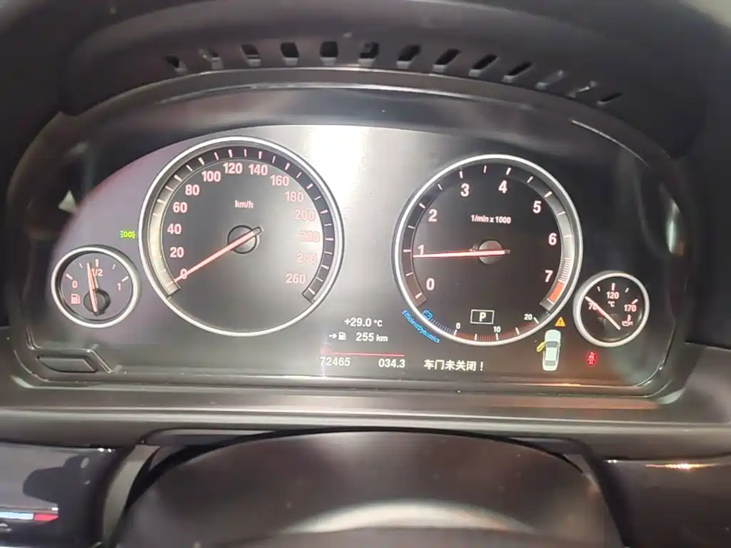 BMW 5 Series — миниатюра 12