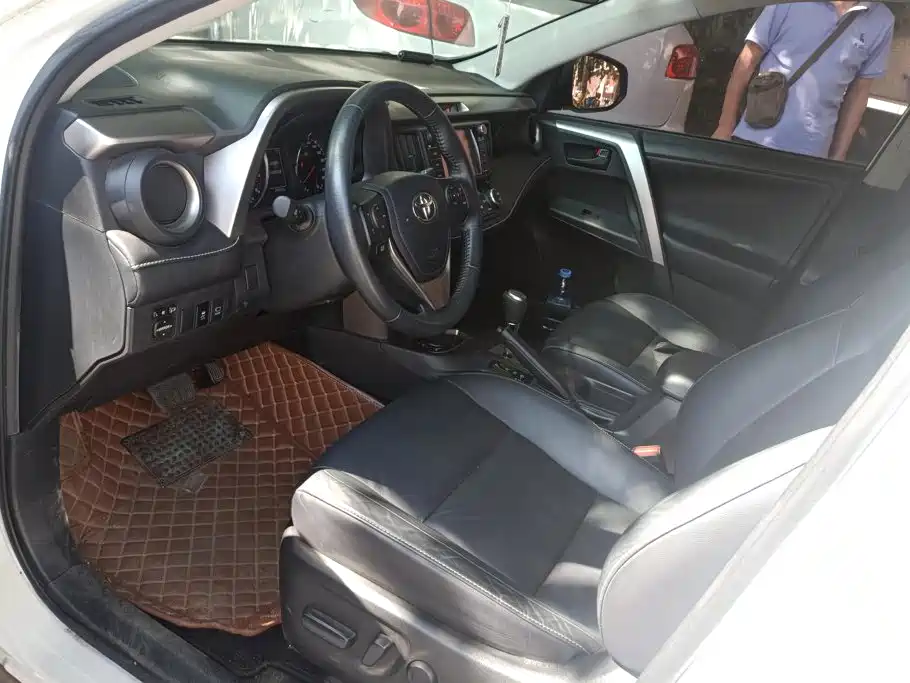 Toyota RAV4 — миниатюра 9