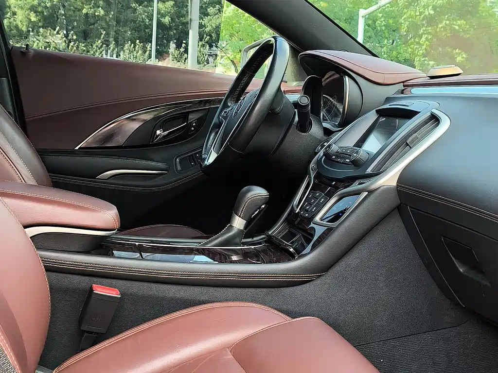 Buick LaCrosse — миниатюра 18