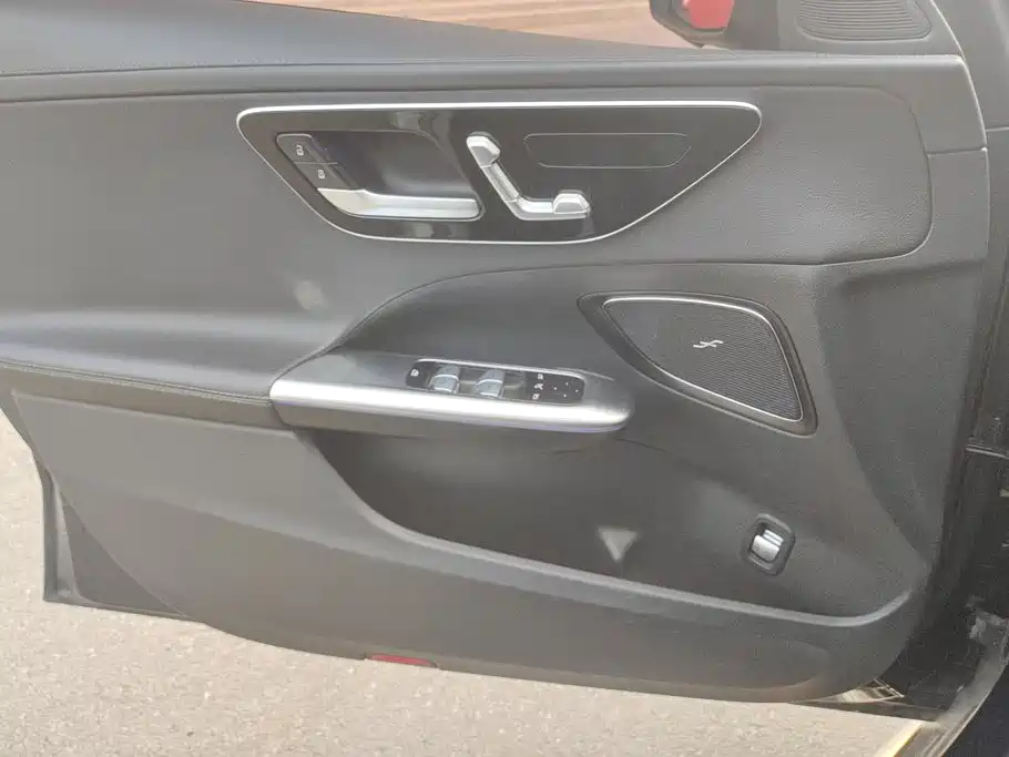 Mercedes-Benz C-Class — миниатюра 7